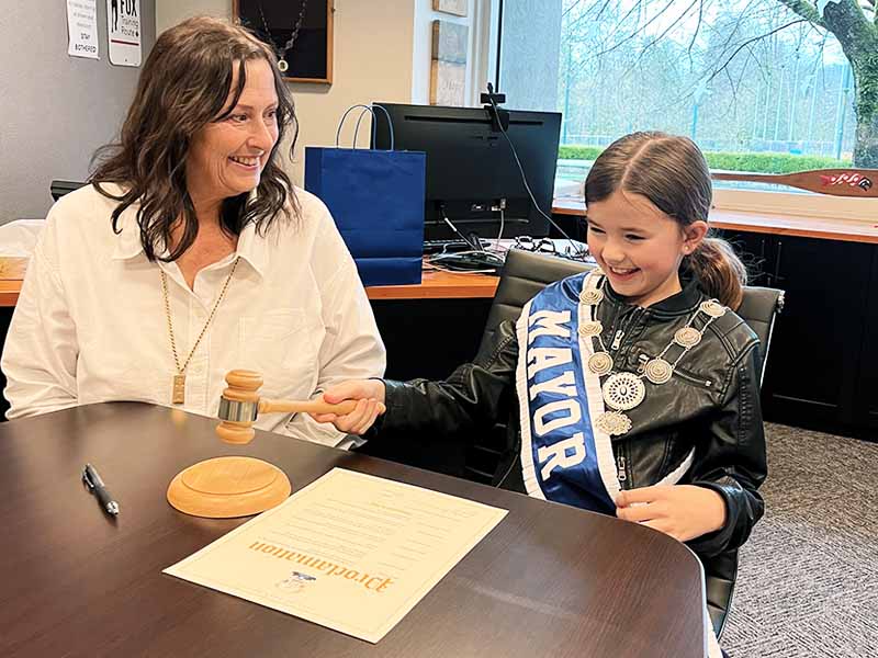 London, age 10 and Mayor Meghan Lahti