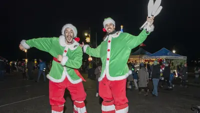 Two jugglers in festive costumes