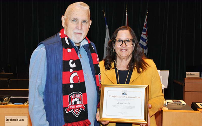 Bob Favelle receives award from Mayor Lahti